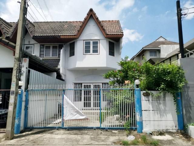 รหัสทรัพย์  9188 ทาวน์เฮ้าส์ ลาดพร้าว110  ใกล้โรงเรียนบดินทร์เดชา