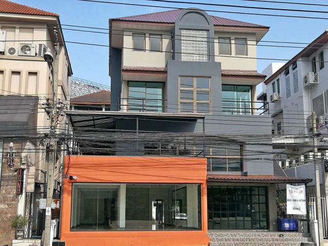 รหัสทรัพย์  9150 ทาวน์เฮาส์  ถนนศรีวรา  ใกล้ถนนเอกมัย-รามอินทราเพียง