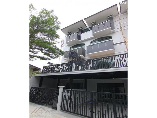 ขายทาวน์โฮม 4 ชั้น หลังมุม ลาดพร้าว41 ใกล้รถไฟฟ้า