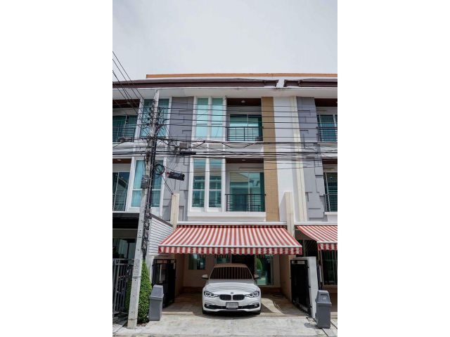 ให้เช่า -ขายTownhome 3ชั้น 3ห้องนอน 3ห้องน้ำ หมู่บ้านกลางเมือง ลาดพร้าว 87 ตกแต่งเหมือนบ้านตัวอย่าง