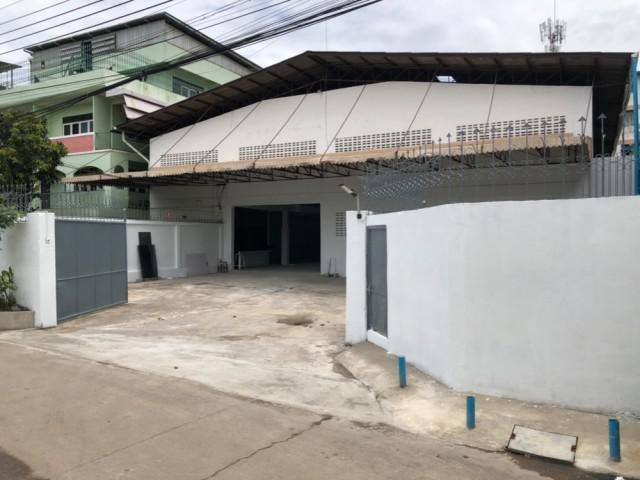 รหัสทรัพย์  9254 โรงงาน แถวจอมทอง  มีออฟฟิศสำนักงานและที่พักคนงาน