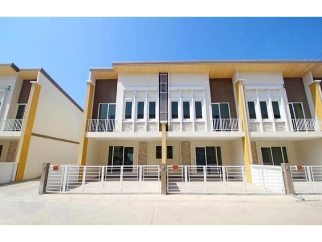 รหัสทรัพย์  9229  ทาวน์โฮม หมู่บ้านโกลเด้นทาวน์ พระราม 2   ใกล้ Club House