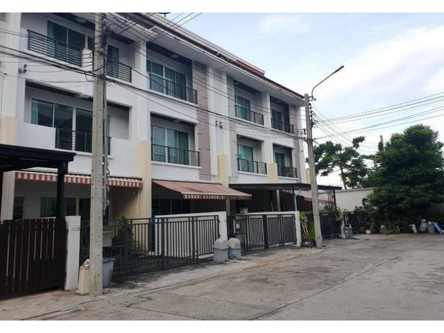 ขาย ทาวน์เฮ้าส์ บ้านกลางเมือง อ่อนนุช-วงแหวน ถนนลาดกระบัง เขตลาดกระบัง กรุงเทพมหานคร