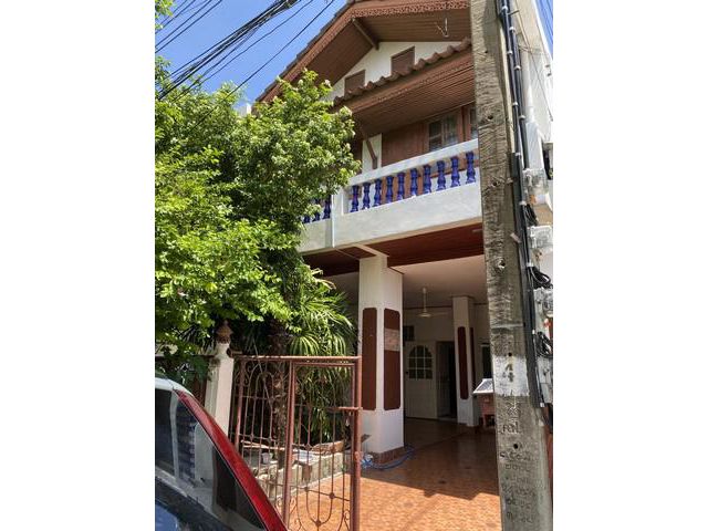 ขายทาวน์เฮ้าส์ หมู่บ้านเทพพนา ถนนรามคำแหง ซอย 179 เนื้อที่ 30 ตรว ใกล้จากถนนใหญ่จริงๆ เดินแค่ 500 ม