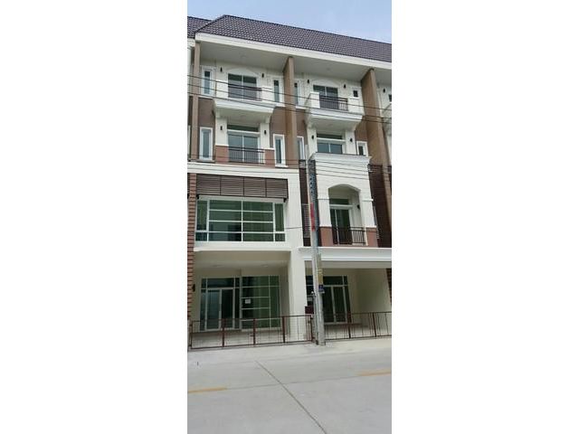 For Rent ทาวน์โฮม Premium place สุคนธสวัสดิ์38 ใกล้ทางขึ้นทางด่วนเอกมัย รามอินทรา