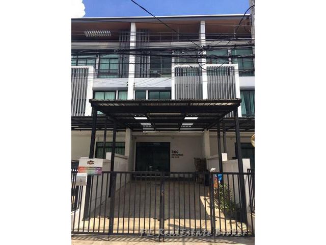 ให้เช่าทาวน์โฮม 3 ชั้น Cozy ลาดพร้าว71 นาคนิวาส 24