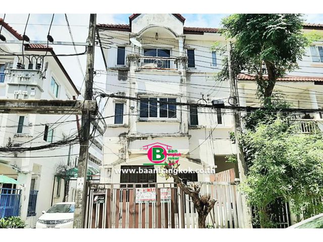 ทาวน์โฮม 3 ชั้น โครงการ ไพรเวท วิลล่า หลังริม เนื้อที่ 23 ตรว. มี 3 ห้องนอน 3 ห้องน้ำ ถนนนวมินทร์ บึงกุ่ม