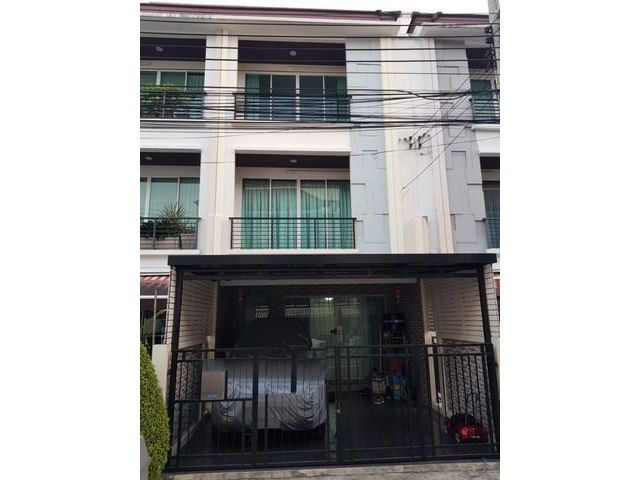 ขายทาวน์โฮม 3 ชั้น บ้านกลางเมืองลาดพร้าว 87