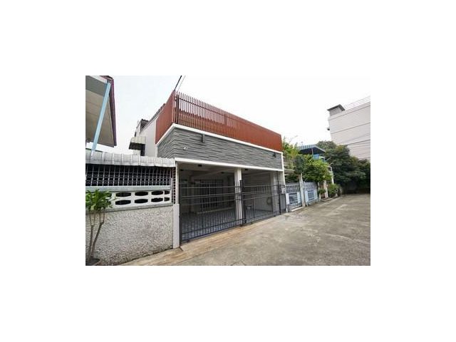 ทาวน์เฮ้าส์ หมู่บ้านอยู่เจริญ ซ.รัชดาภิเษก 3