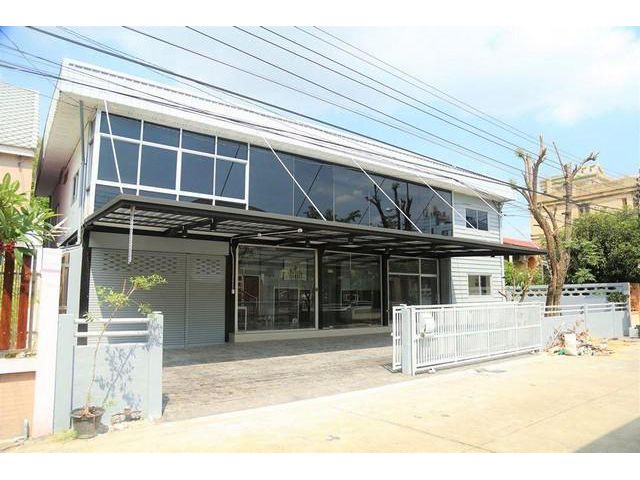 ให้เช่าโฮมออฟฟิศพร้อมโกดังซอยลาดพร้าว ใกล้โรงพยาบาลเวชธานี ใกล้เดอะมอลล์บางกะปิ ย่านบางกะปิ
