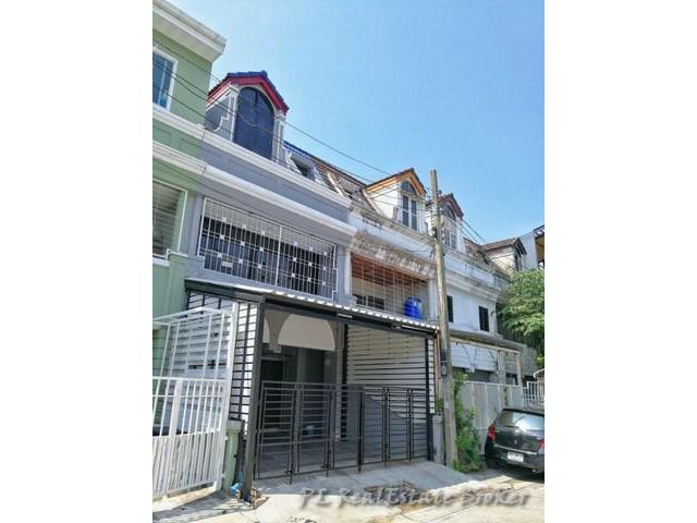 ให้เช่าทาวน์โฮม 3 ชั้น เล่นระดับ ลาดพร้าว 42