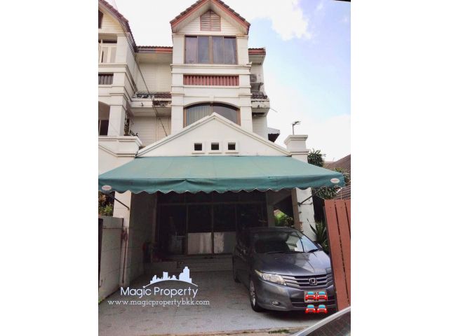 ขายทาวน์เฮ้าส์ เอกมัย ซอย 10  (Townhouse Ekkamai Soi 10, For Sale)