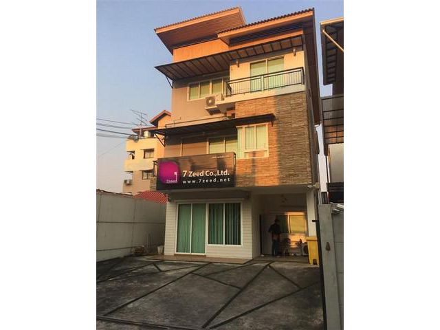 ขายทาวน์โฮม หลังมุม 3 ชั้น ซ.ลาดพร้าว 110แยก4