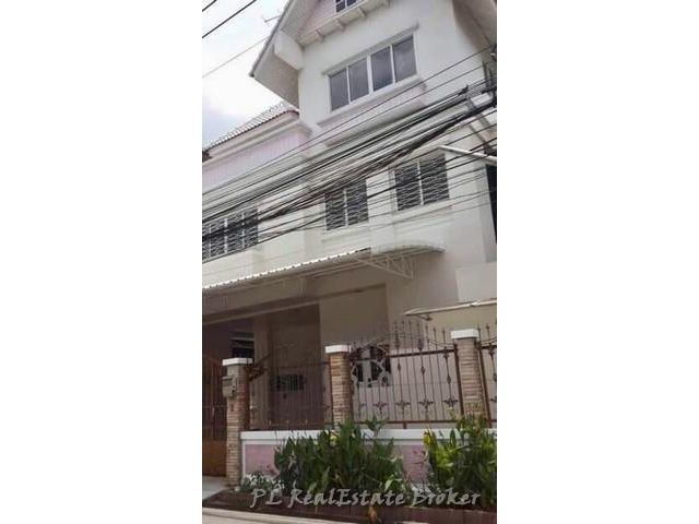 ให้เช่าบ้านพร้อมออฟฟิต 3 ชั้น รัชดา18 MRTห้วยขวาง