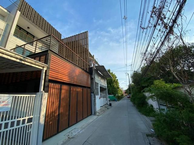 ขายทาวน์โฮมทำเลเมือง ใกล้รถไฟฟ้าอุดมสุข Unique