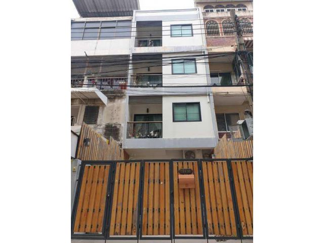 เช่า ทาวน์เฮ้าส์ 5 ชั้น 22 ตรว. ถนนสุขุมวิท ซอย 4