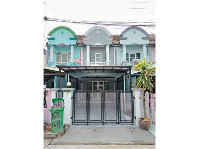 ทาวน์เฮาส์2ชั้น หมู่บ้านวิโรจน์วิลล์ หลังนี้ทำเลดี