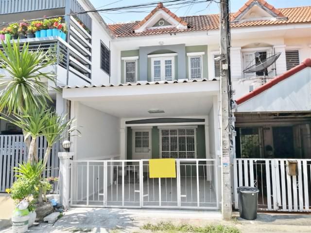PK38 ทาวน์เฮาส์  2 ชั้น​  หมู่บ้าน​เมืองประชา​ ติดถนนหทัยราษฏร์