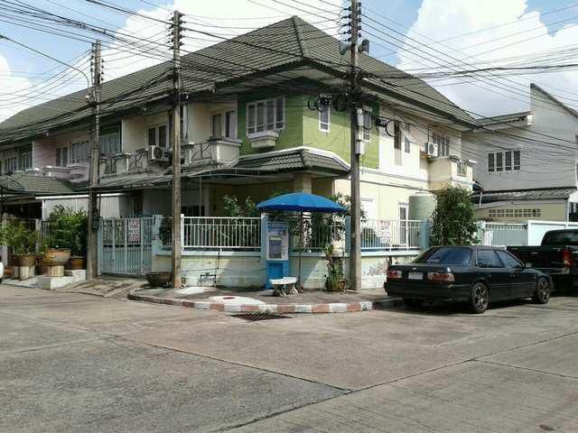 ทาวน์เฮ้าส์ 2 ชั้น 36.2 ตรว. หมู่บ้านสถาพร