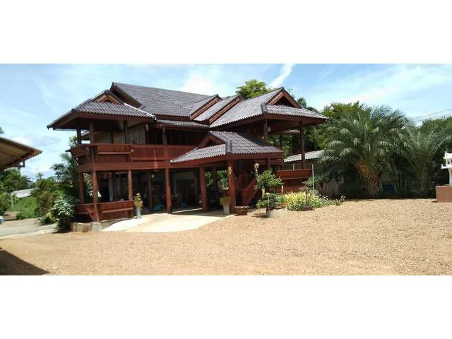BB950 ขาย ที่ดิน พร้อมบ้านเรือนไทย