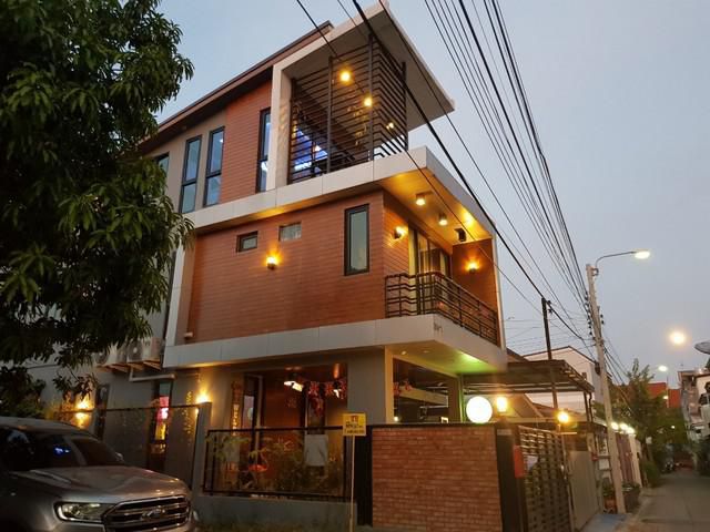 BB952 ขายบ้านหรู 3 ชั้นพร้อมที่ดินรวม 24 ตรว.