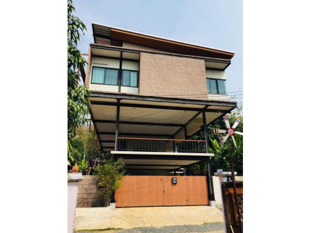 ขาย/ให้เช่าโฮมออฟฟิศ 2 ชั้นครึ่ง ออกแบบสวยงาม ใกล้โรงเรียนดาราสมุทร ศรีราชา