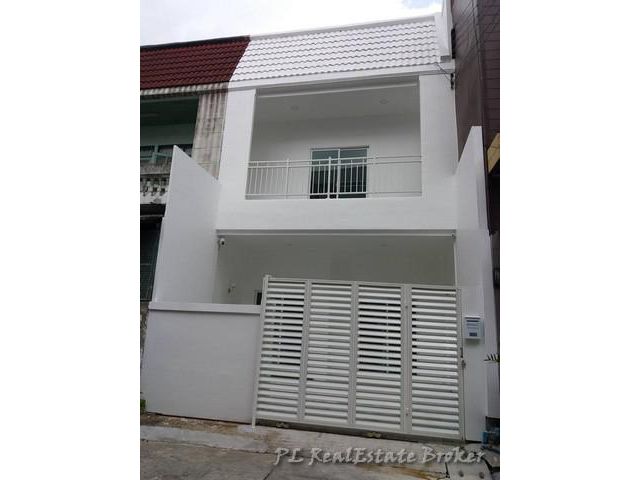 ขายทาวน์โฮม 300 ตรม สุขุมวิท81 ใกล้BTSอ่อนนุช
