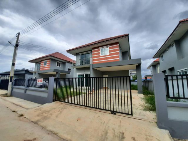 ขายบ้านเดี่ยว 2 ชั้น เนื้อที่ 62 ตรว. 3ห้องนอน 3ห้องน้ำ 1ห้องครัว 1ห้องโถงใหญ่ ที่จอดรถ3คัน จ.ฉะเชิงเทรา