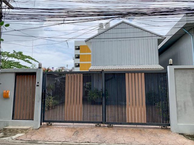 ขายบ้านเดี่ยว 3 ชั้น พร้อมโกดัง