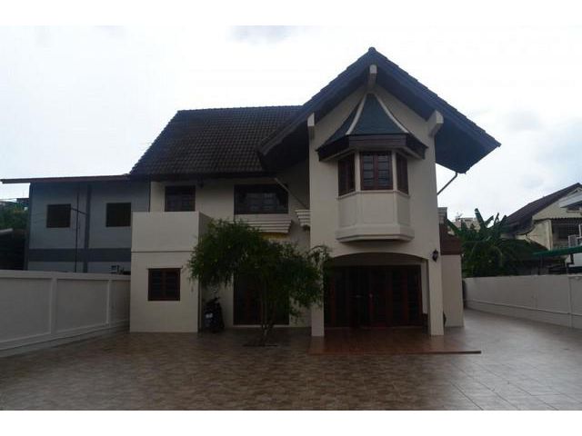 ให้เช่าบ้านเดี่ยว 2ชั้น ถนนรัชดาภิเษก ลาดพร้าว