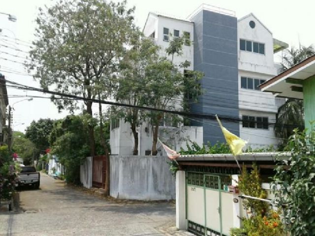 ทาวน์โฮม 4 ชั้น 41 ตรว. ซ.คู้บอน19