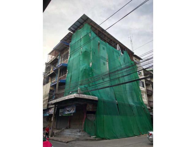 ตึกแถว 4 ชั้นครึ่ง 17 ตรว. ติดถนนเสรีไทย ซอย3