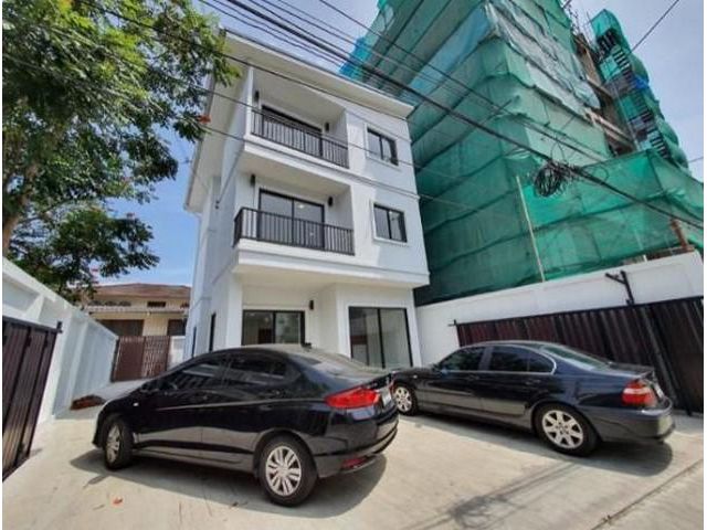 ให้เช่าบ้านใหม่ 3 ชั้น สุขุมวิท65 ใกล้BTSเอกมัย