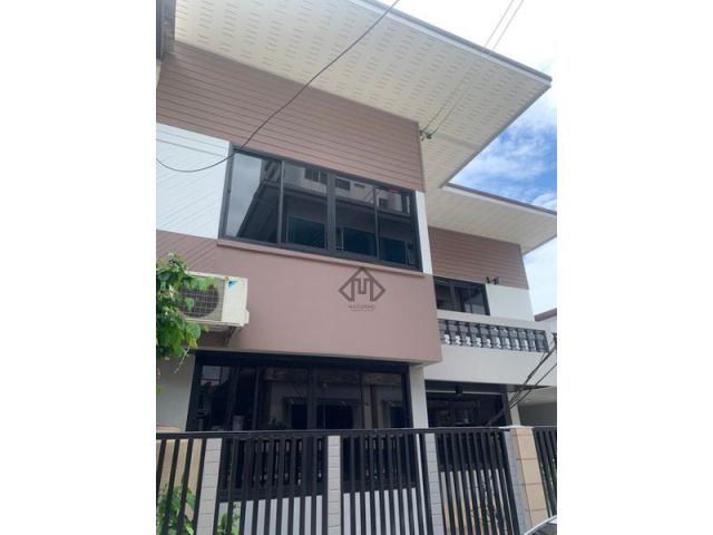 บ้าน สุขุมวิท เอกมัย ให้เช่า 3 ห้องนอน สภาพดี