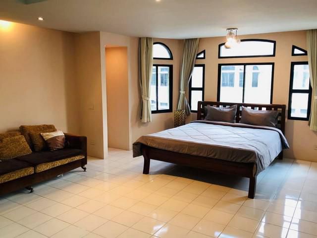 เช่า59000 ทาวน์เฮ้าส์หมู่บ้านชิชาคาสเซิลสุขุมวิท31