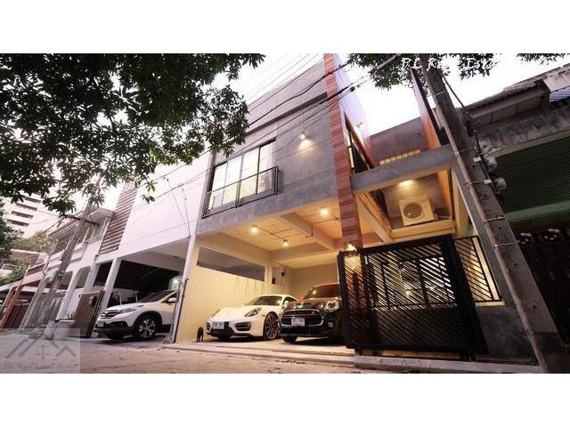 ให้เช่าทาวน์โฮม สุขุมวิท49 ModernLoft ใกล้BTS