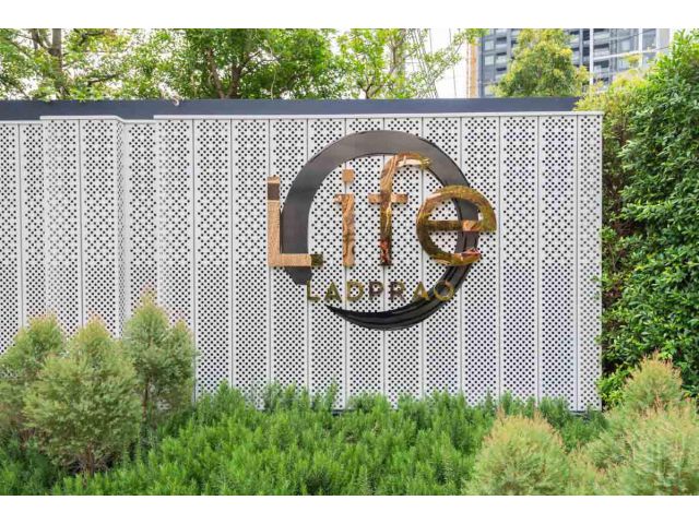 ขายขาดทุน Life Ladprao ทางขึ้น BTS ห้าแยกลาดพร้าว อยู่หน้าโครงการ เดินข้ามเข้าเซนทรัลลาดพร้าว ได้เลย
