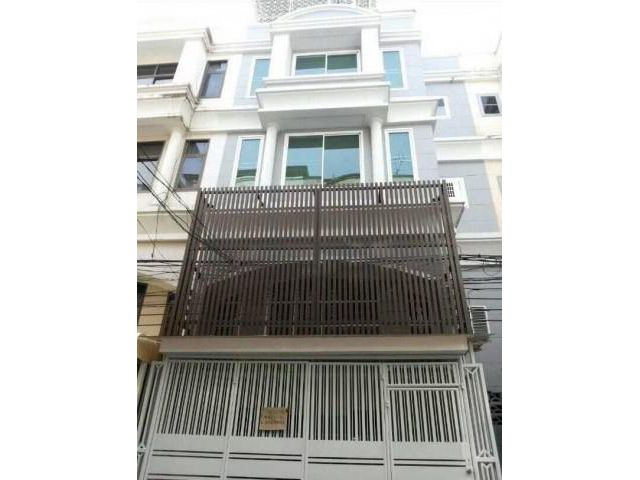 รหัสทรัพย์  9862 ทาวน์เฮาส์ ซ.สุขุมวิท39  ใกล้บีทีเอส พร้อมพงษ์