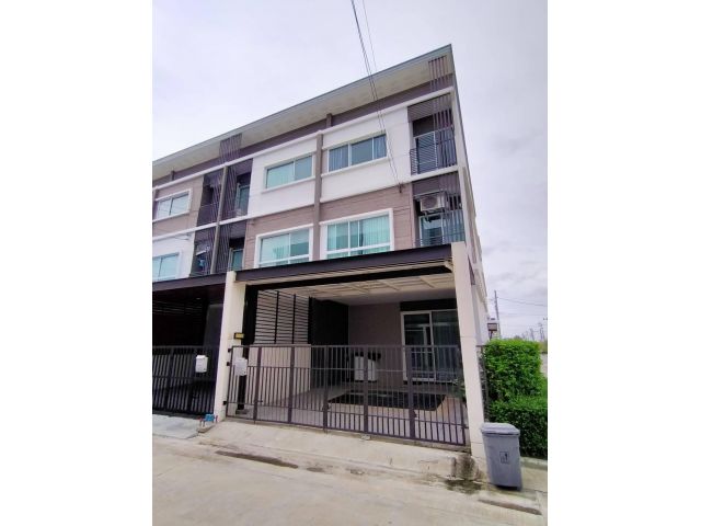 ให้เช่า ทาวน์โฮม 3 ชั้น PATIO พาทิโอ บางนา-วงแหวน