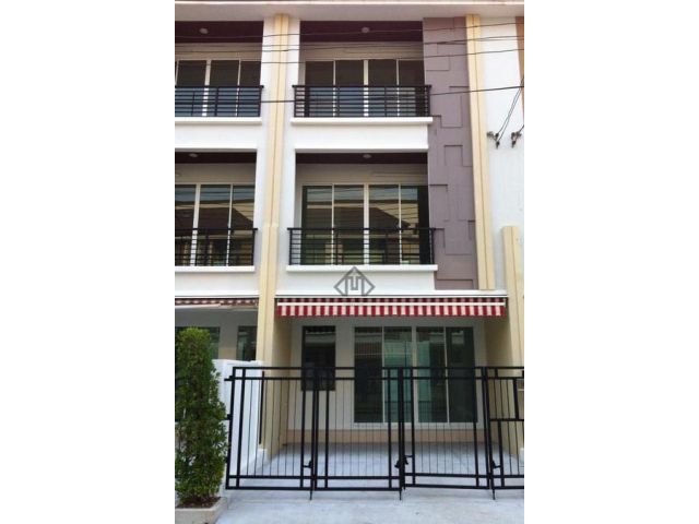 บ้าน รัชดา บ้านกลางเมือง 3 นอน ใกล้MRT ลาดพร้าว
