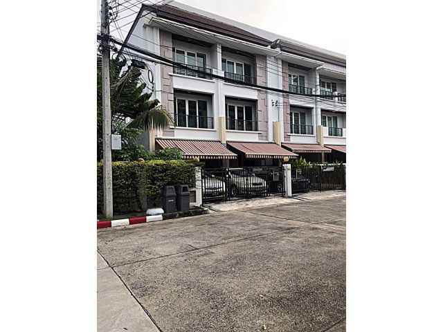 ขายด่วน ทาวน์โฮม บ้านกลางเมือง พระราม 9 ลาดพร้าว