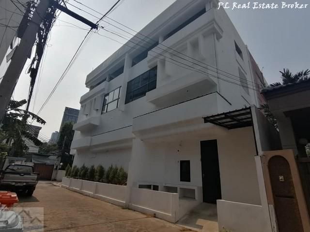 ให้เช่า/ขายอาคาร 4 ชั้น หลังมุม สุขุมวิท35