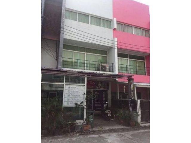 ทาวน์โฮม 3 ชั้น หมู่บ้าน บิสซิเนสทาวน์  ซิตี้พาร์ค ติดกับโลตัส