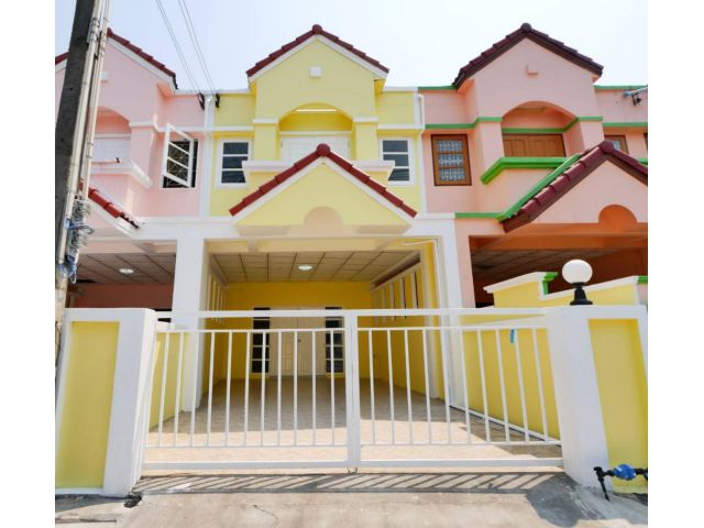 หมู่บ้านหนึ่งทิพย์ 28 ตารางวา ถนนสายล่าง ใจกลางเมือง ใกล้โลตัสระยอง ผ่อนเพียงเดือนล่ะ 5000 กว่าบาท