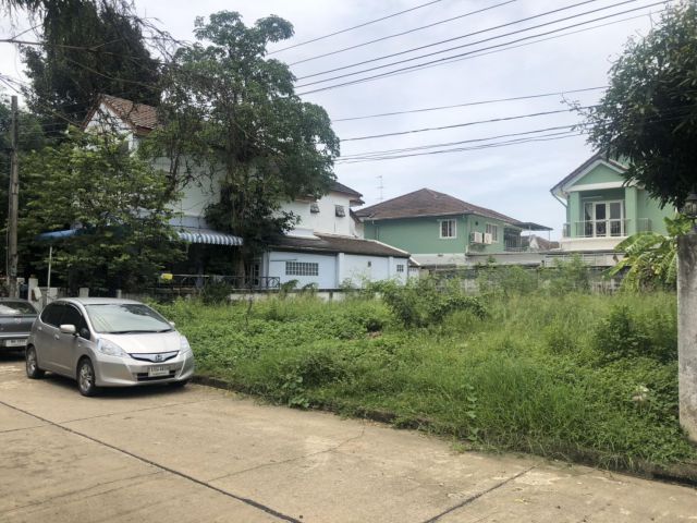 ขายที่ดิน 82 ตร.ว. ขายขาดทุน  หมู่บ้านกฤษดานคร 31 ซอย รัศมี 11