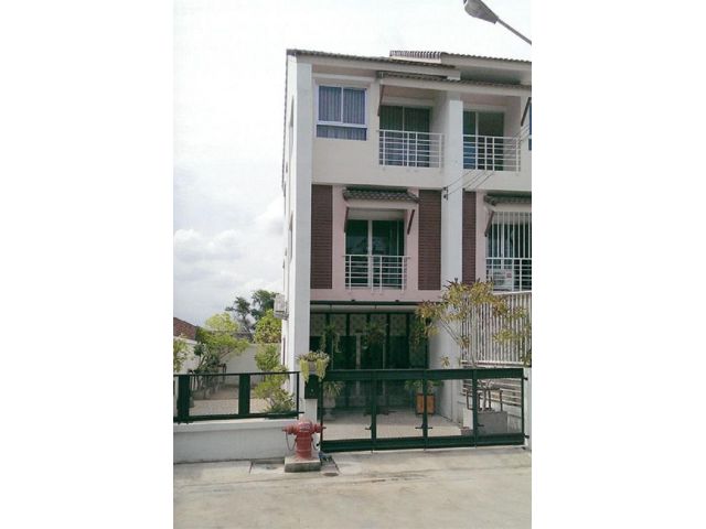 หมู่บ้านกลอรี่เฮ้าส์