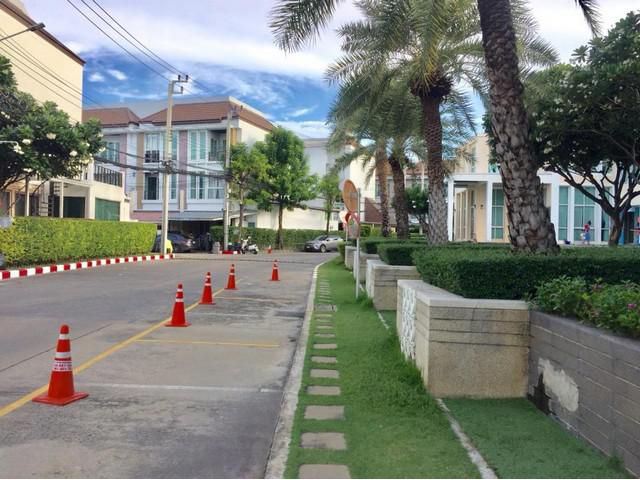ขายทาวน์เฮ้าส์ 3 ชั้น หลังมุมบ้านกลางเมือง S-Sense