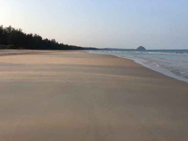 ขายที่ดินติดทะเล 10 ไร่ สวย บรรยากาศดี ต.บ่อนอก อ.เมืองประจวบคีรีขันธ์