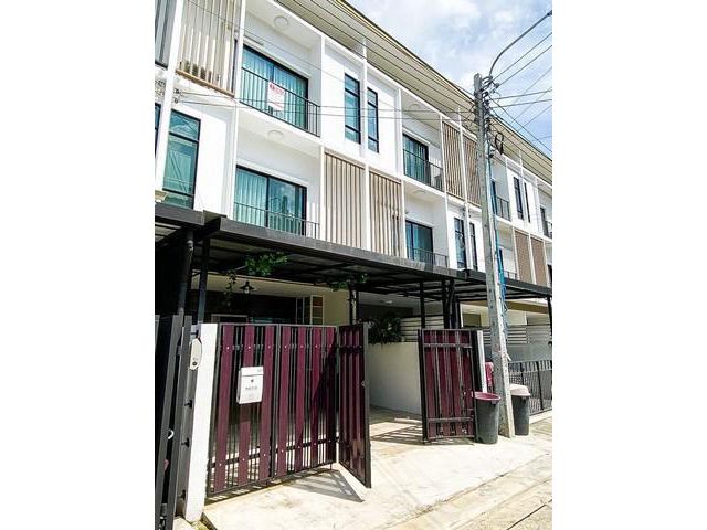 ทาวน์โฮม 3 ชั้น Patio พาทิโอ ศรีนครินทร์-พระราม 9