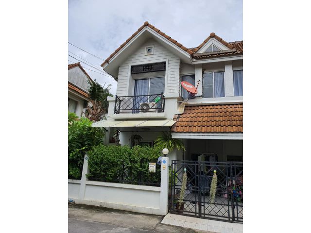 บ้านแฝด เคหะร่มเกล้า หมู่บ้านพูนสินธานี 3